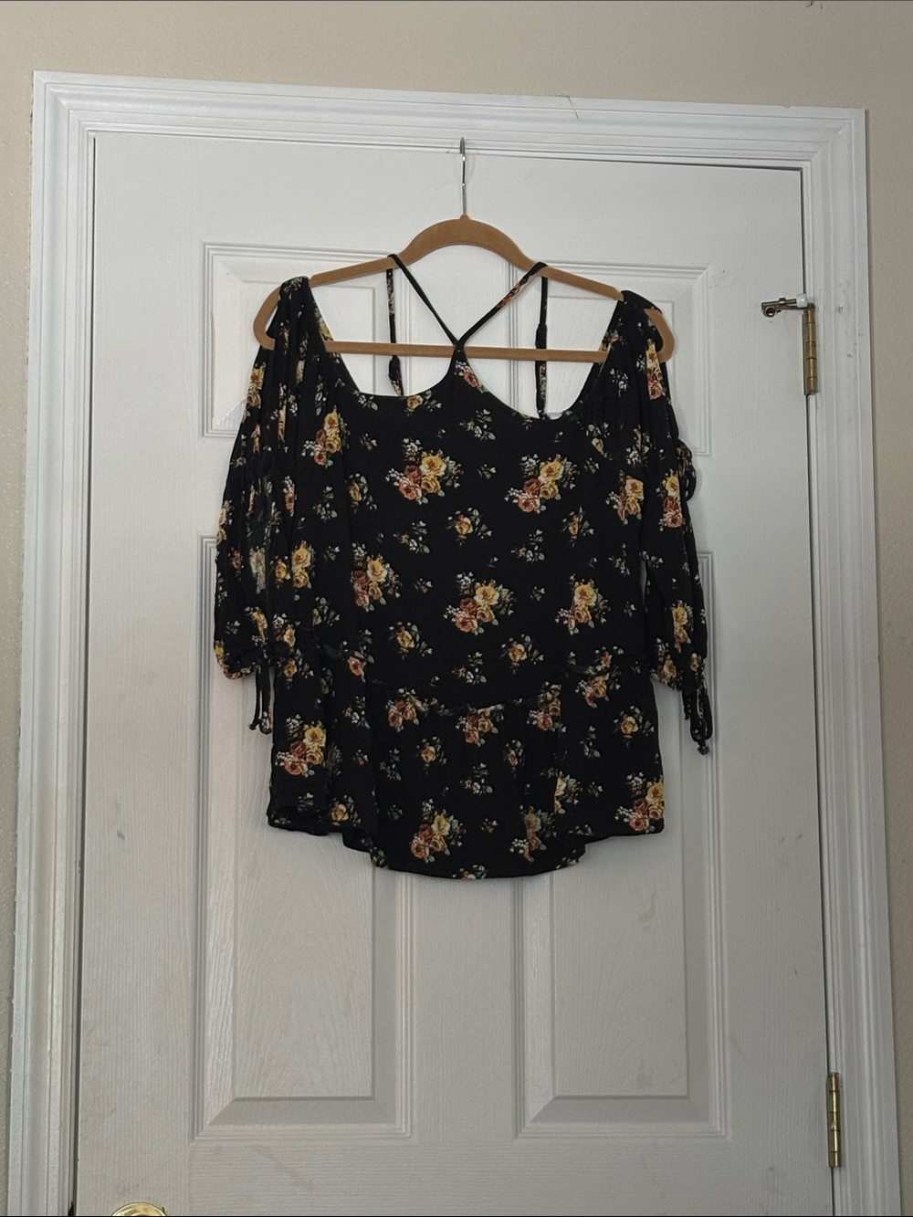 American Eagle Outfitters Black Floral Cold-Shoulder Tie Sleeve Top